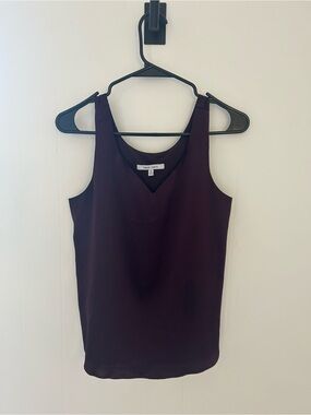 Sleeveless V-Neck Tank Top in Deep Plum